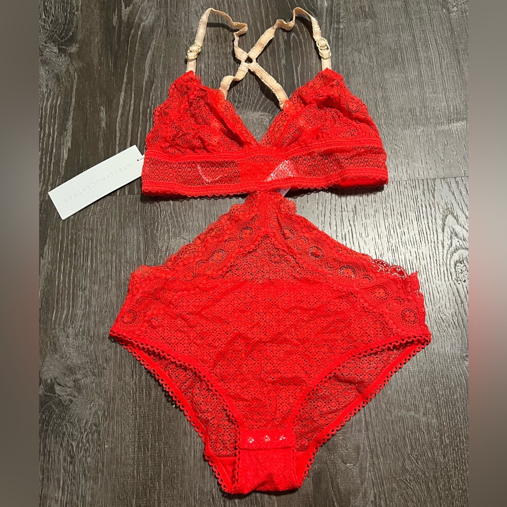STELLA MCCARTNEY**Chloe Kissing Red Lace Cut-Out Bodysuit**Small $290 - Picture 3 of 7